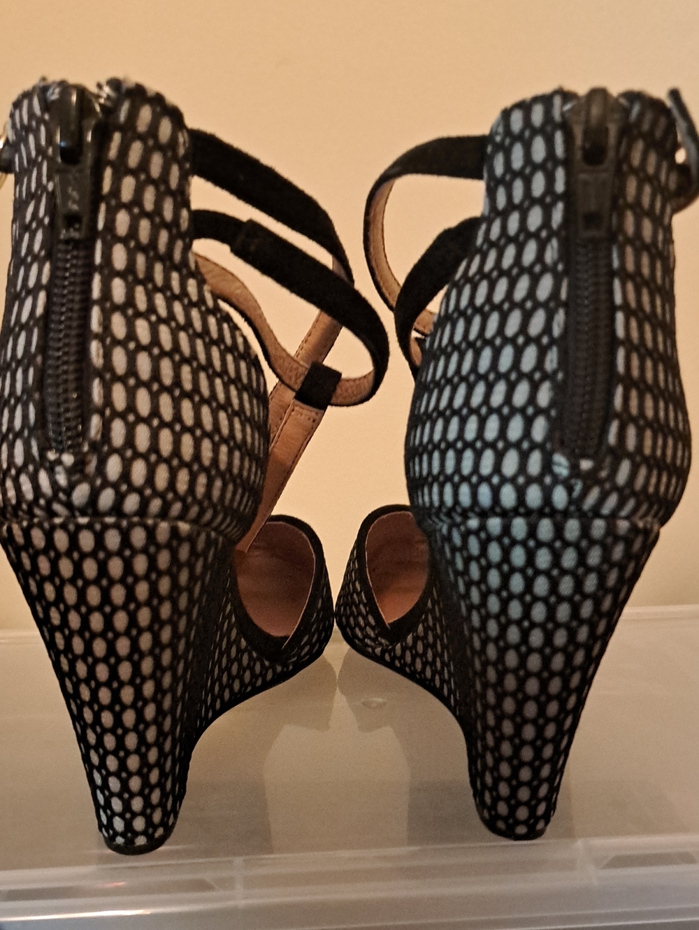 Seychelles Women’s Black & White Patterned T-Strap Wedge Sandals SZ7 - Picture 3 of 3